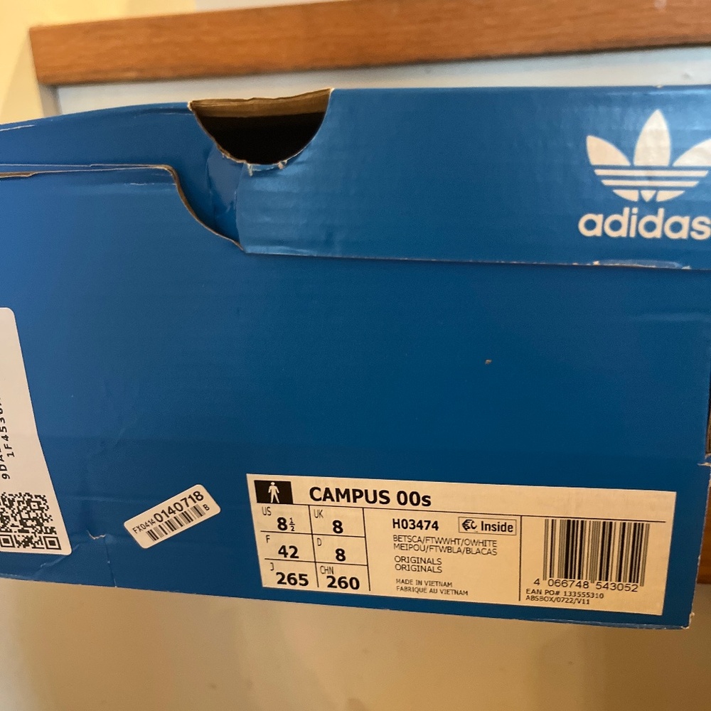 Men’s 8.5 red and white Campus 00s